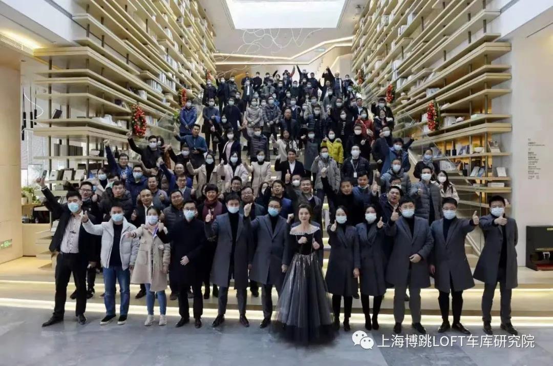贵州全国一百多人在华侨城汉口道6号参观研讨LOFT专利车库技术！
